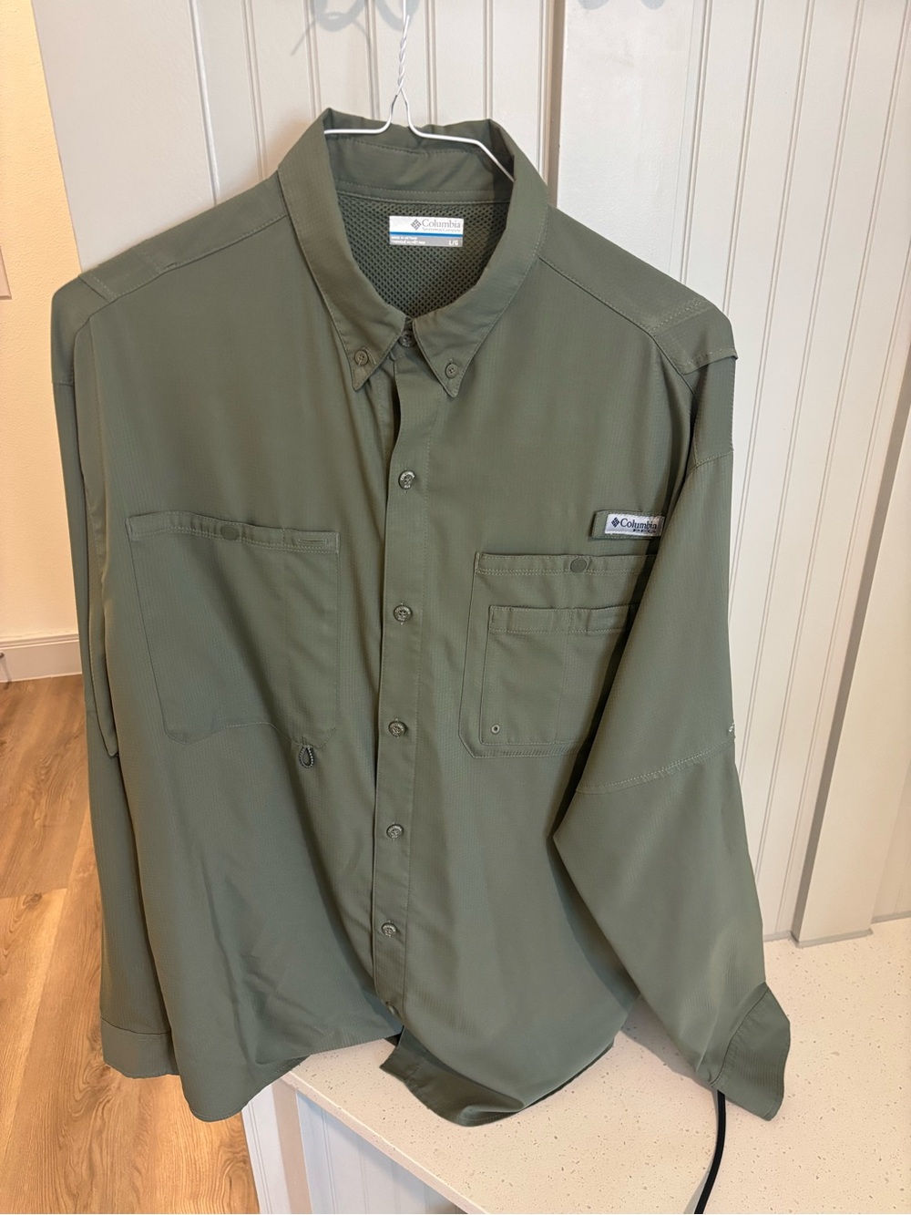 Columbia Men’s Olive Green Long-Sleeve Button-Down Outdoor Shirt